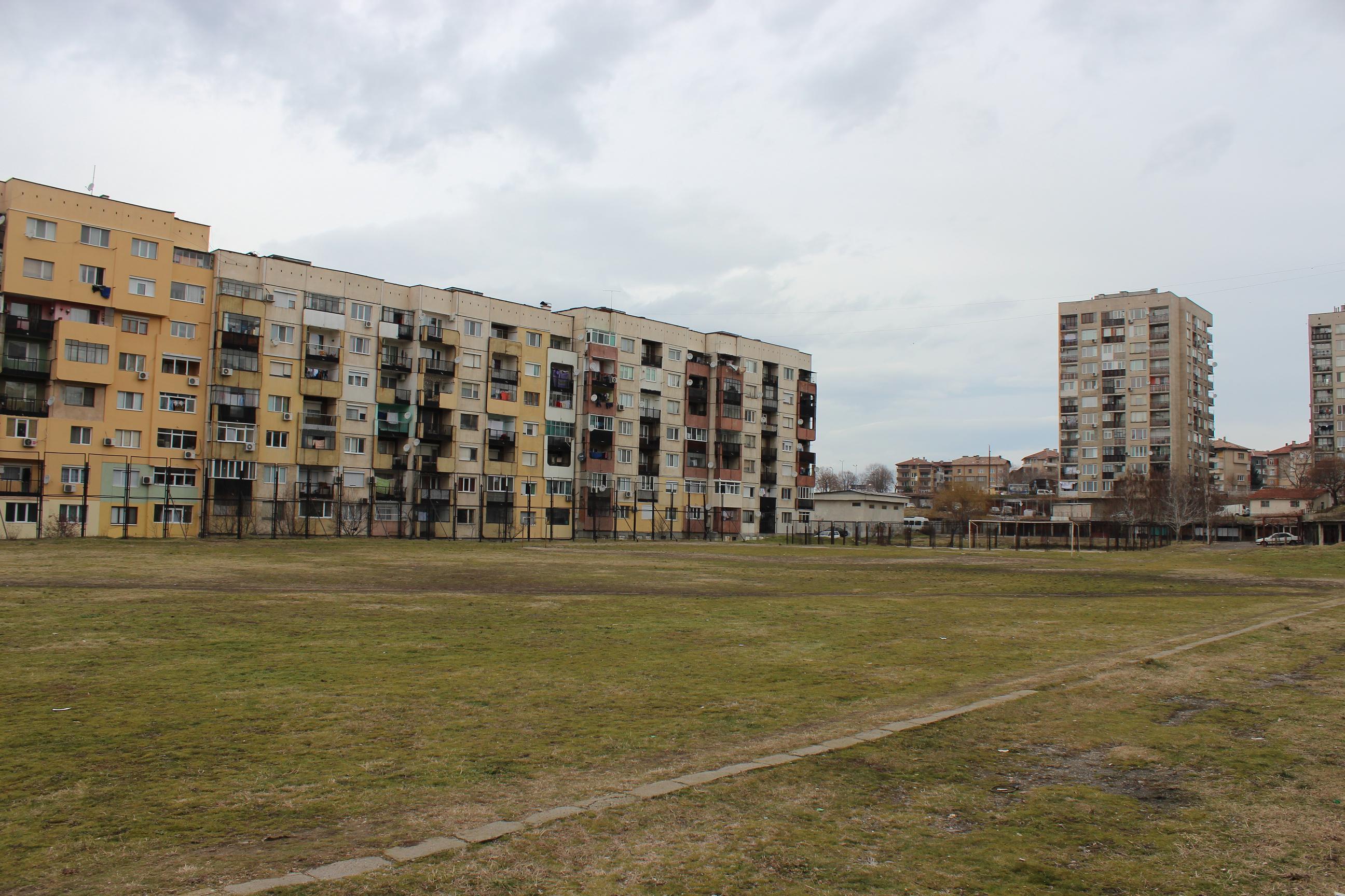 Община Благоевград почисти стадиона в Еленово