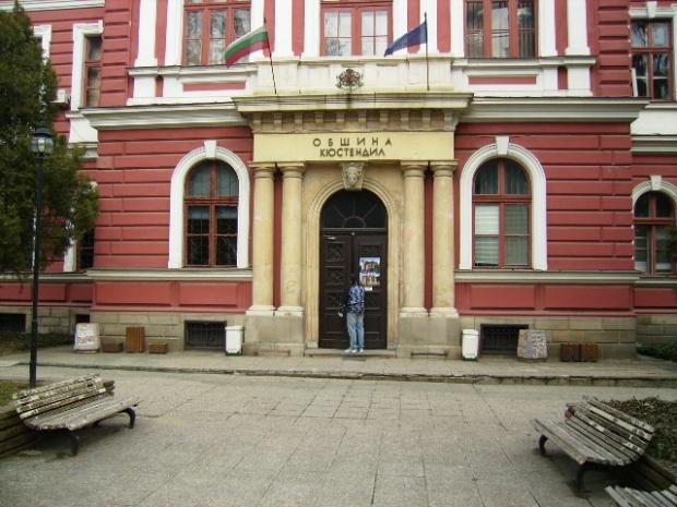 Кметове на бунт за заплати