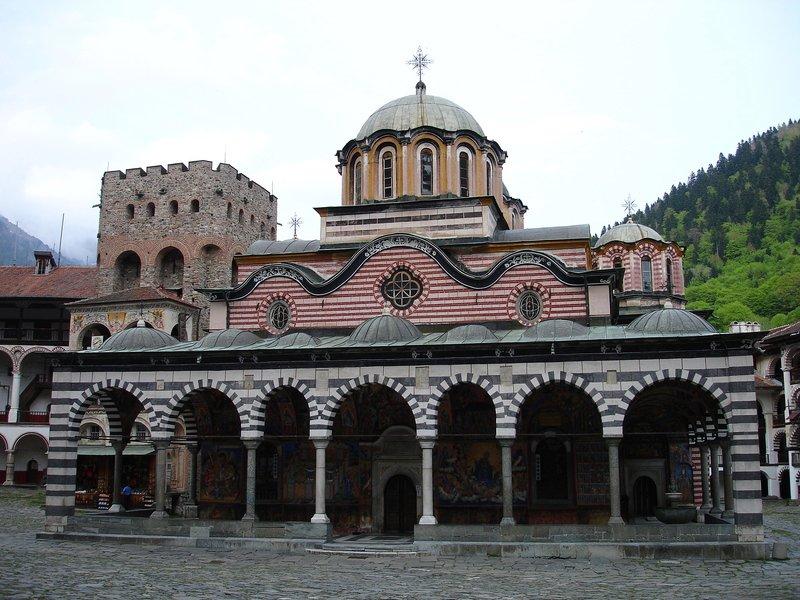 Кръчмар осъди манастир