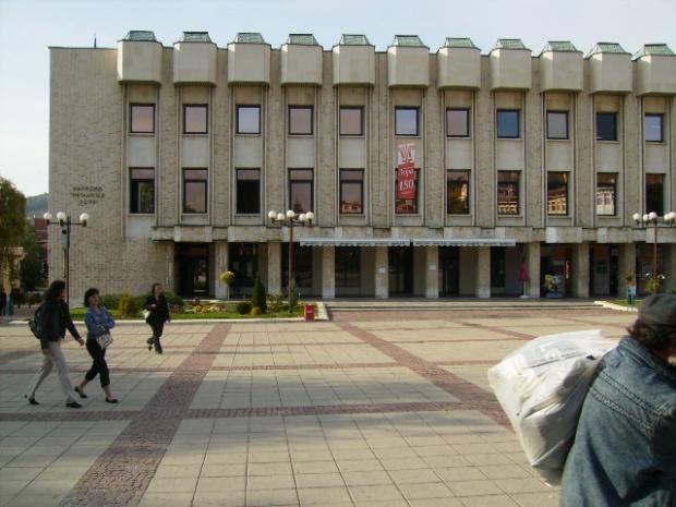 Актьори бачкат на минимална заплата