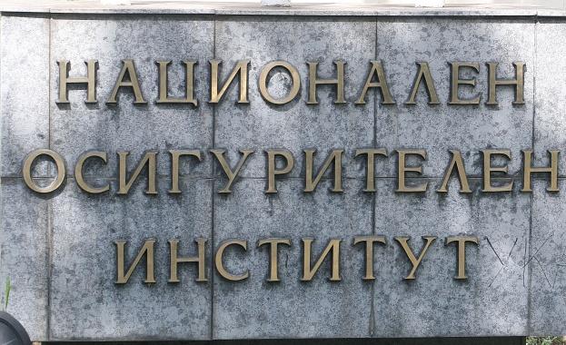 Държавата пак бави социални плащания