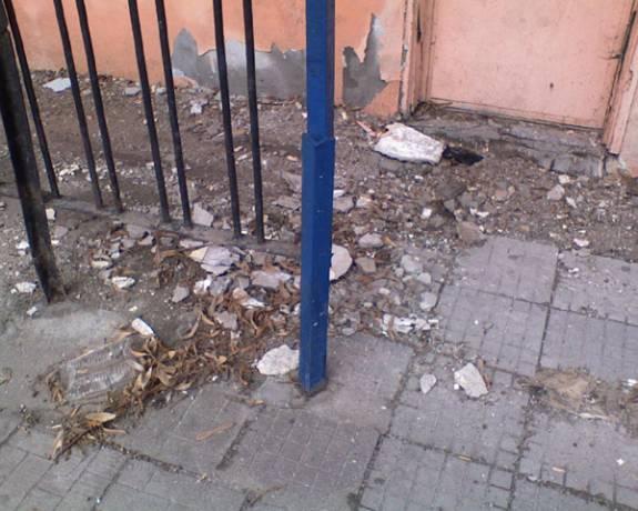 Падаща мазилка плаши старозагорци