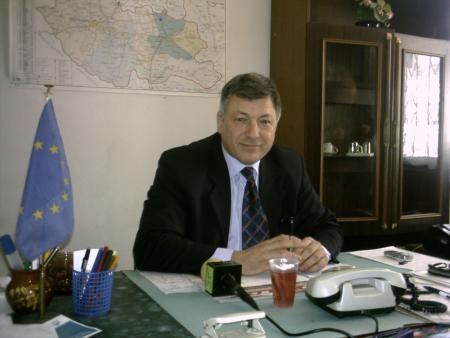 Закопчаха политик за фалшиви документи