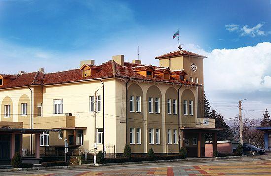 И в Сунгурларе са без заплати заради КТБ 1 52a0f2fc9af6b 1