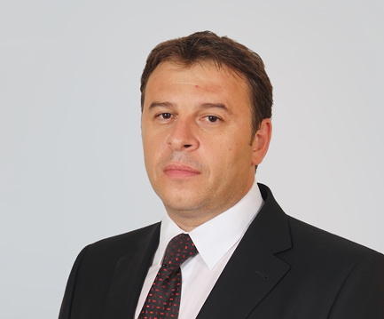 Кмет раздава сърца от вино и любов на семейни двойки
