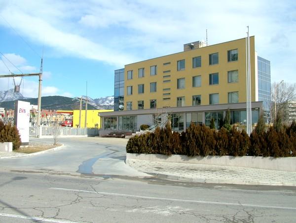 Изпразниха сградата на EVN в Сливен