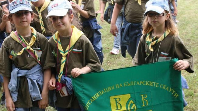 Деца радват и помагат на онкоболни връстници