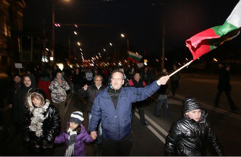 Протестите в страната продължат