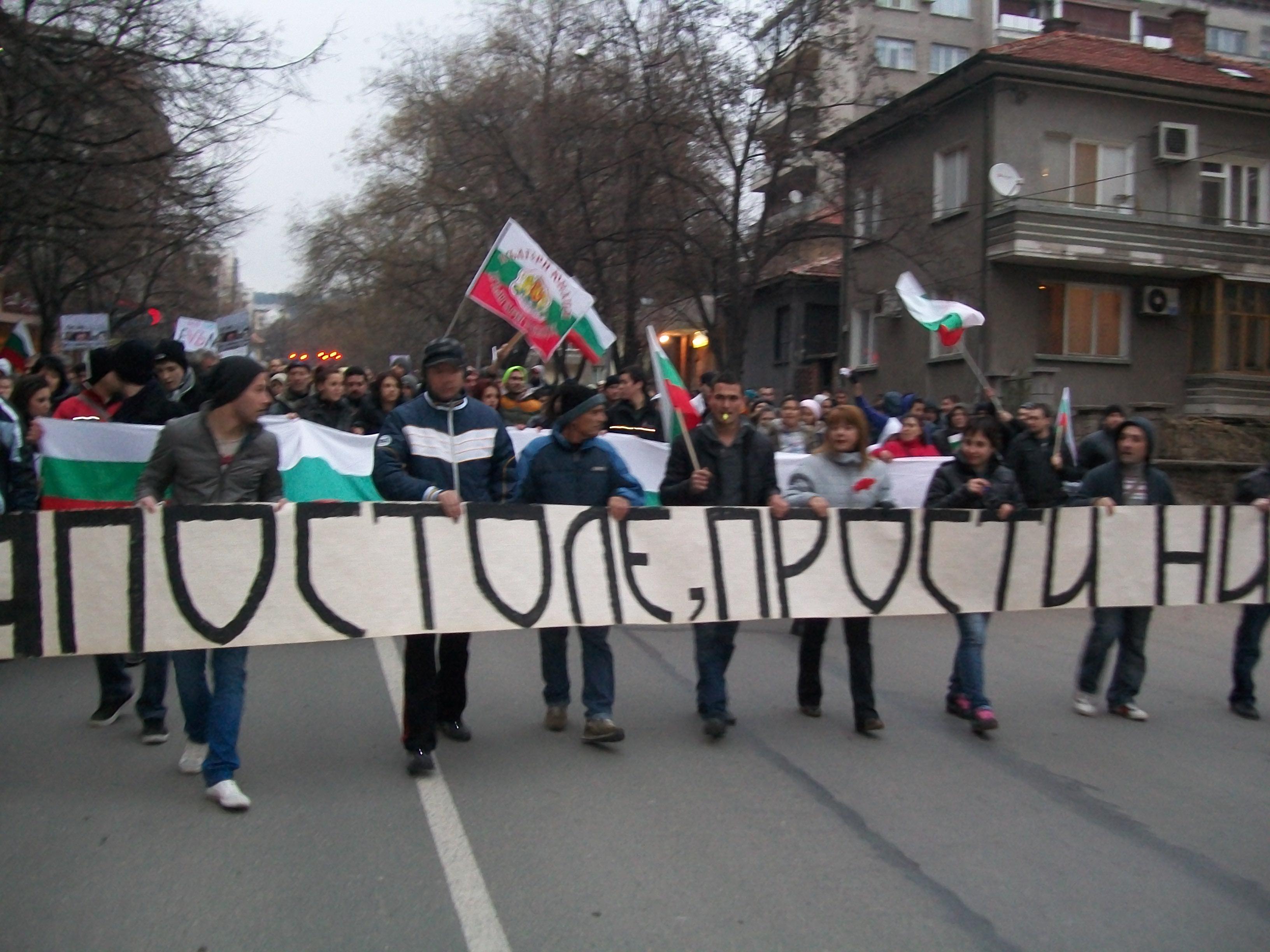 Лицата на протеста се роят