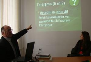 Учителите по турски искат майчиният език да влезе в училищата