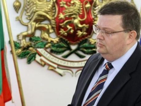Покуратурата иска енергийният министър да свали тока