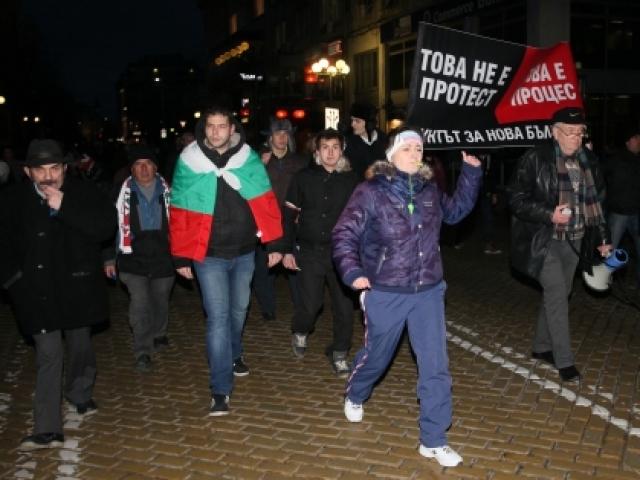 Протестите оредяха