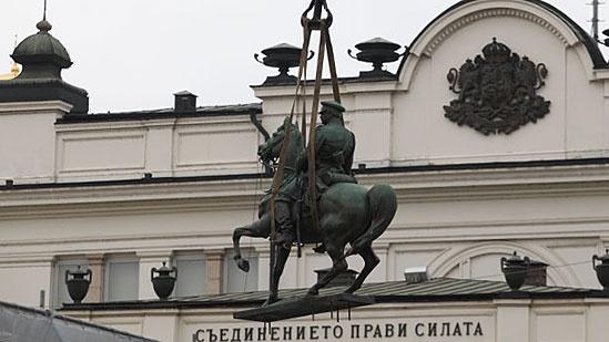 Отложиха откриването на паметника на Цар Освободител