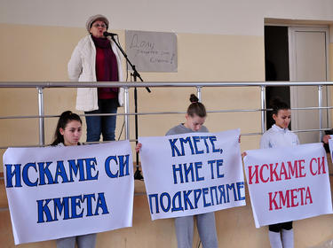 Подпукаха варненския кмет за демонстрация с хлапета