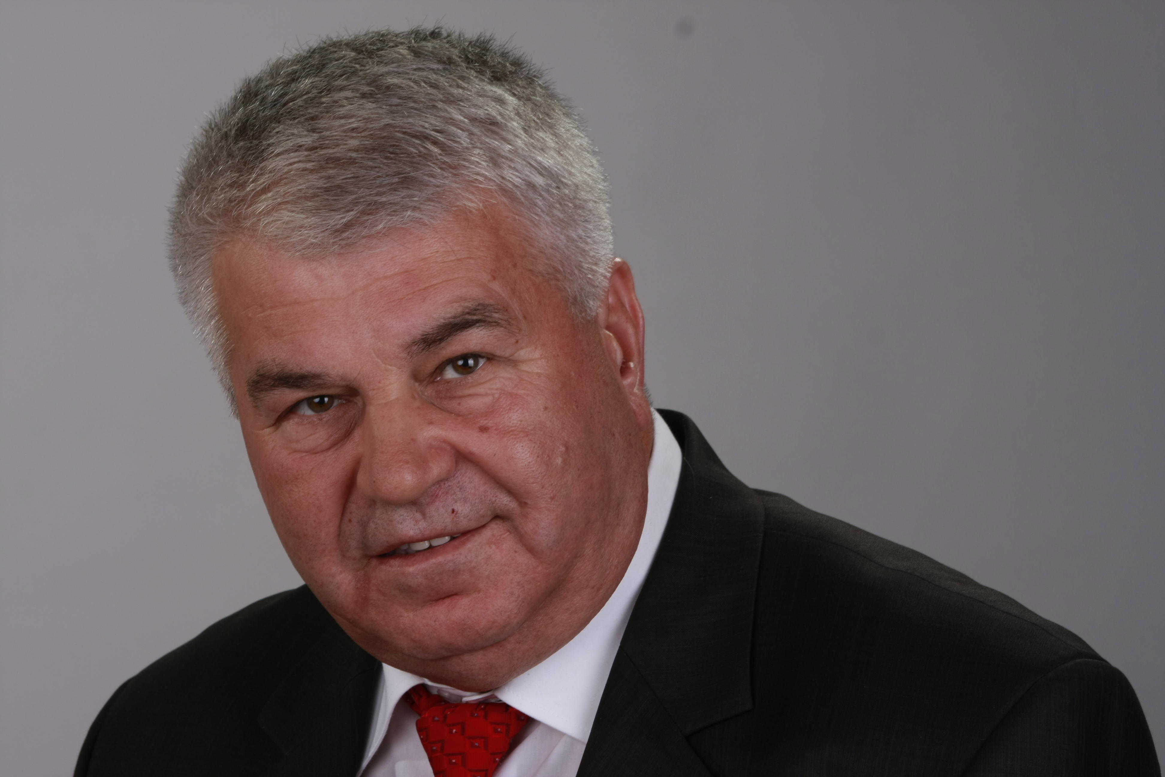 Червен депутат се отказва от властта