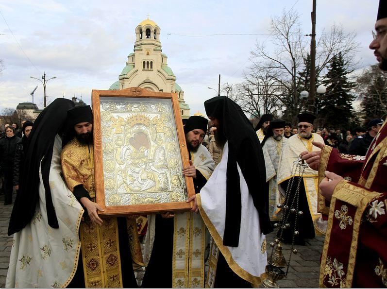 “Достойно есть” вече е в “Света Неделя”