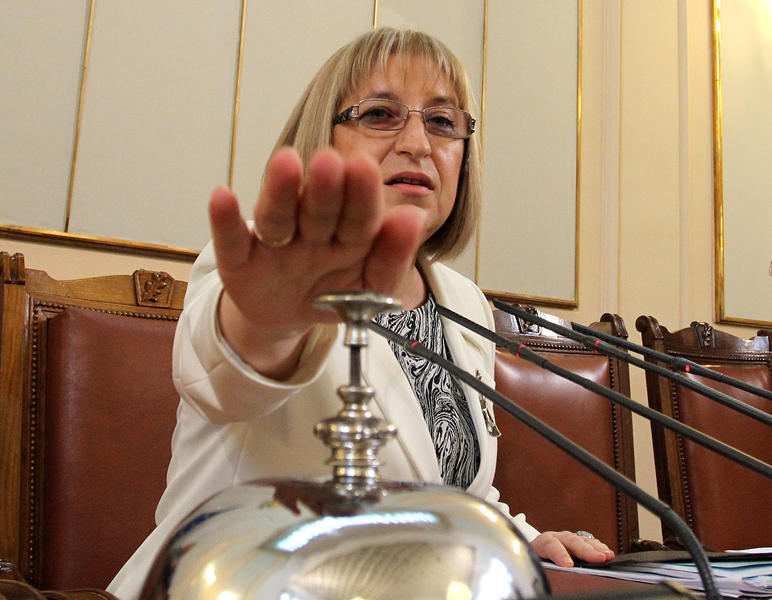Цецка Цачева: Няма да продължаваме предизборната кампания, което прави Атака 9 Цецка Цачева: Няма да продължаваме предизборната кампания, което прави Атака
