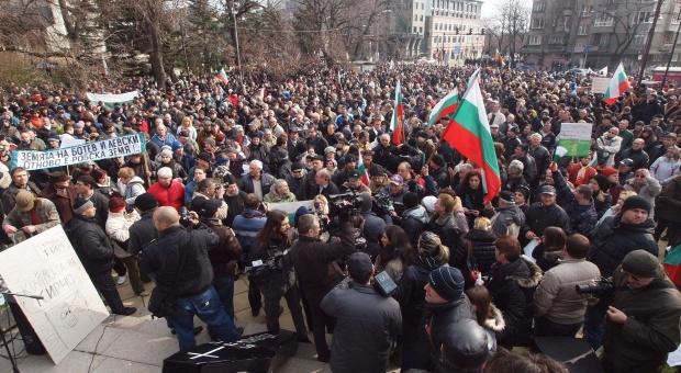 Разцепление и спорове между протестиращите във Варна