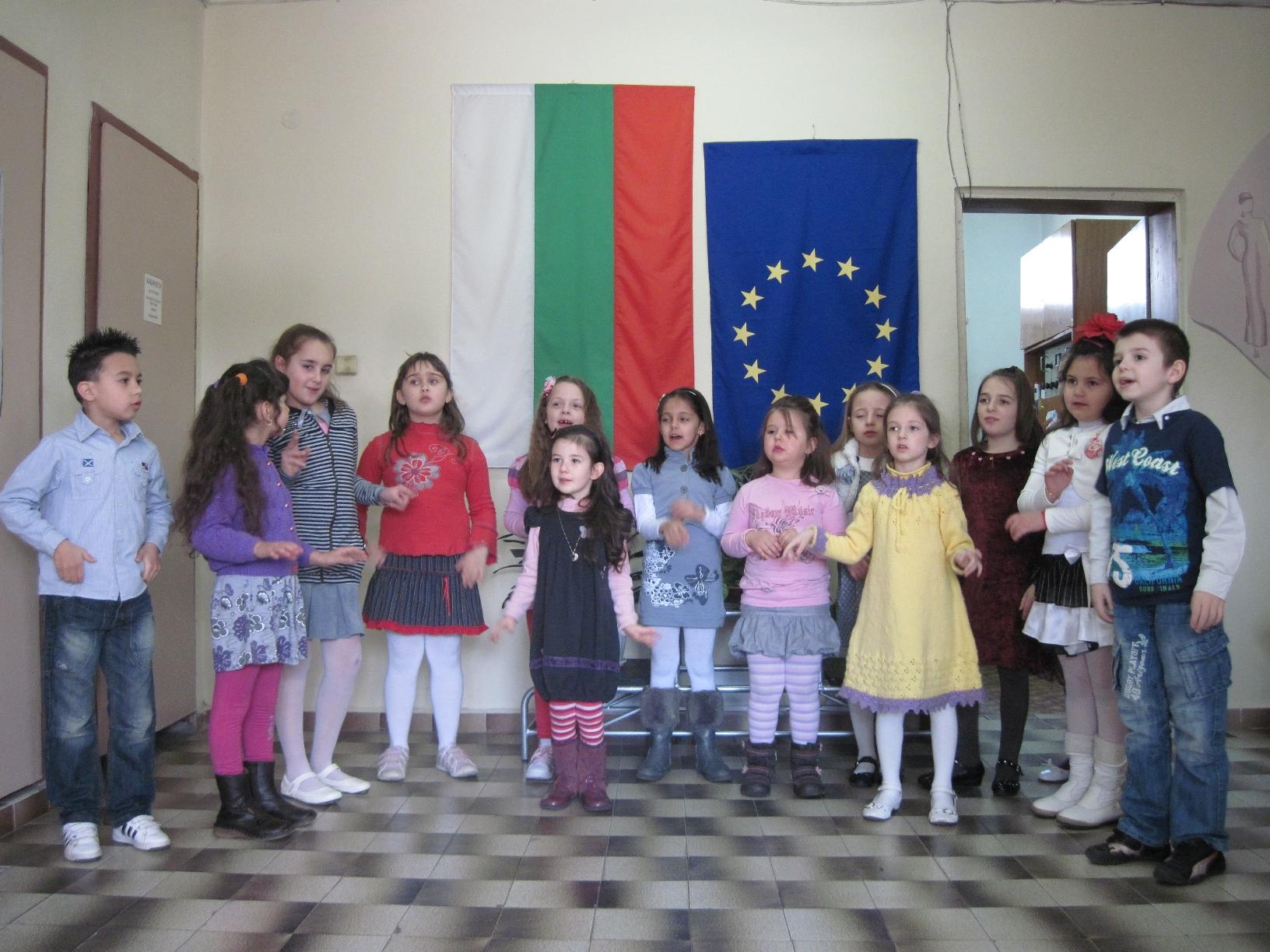 Деца пеят за кампанията “Да изчистим България”