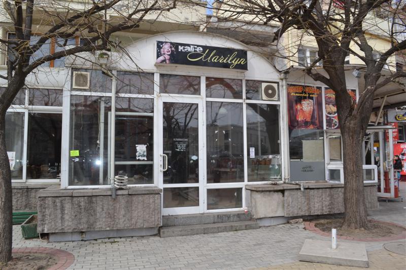 Събарят “царската” сладкарница в Стара Загора