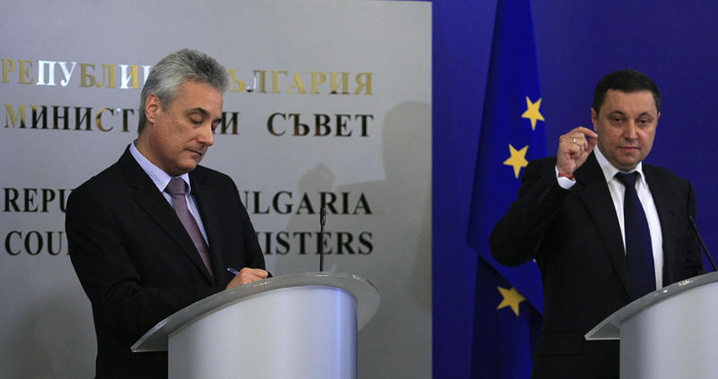 Янев имал сигнали за двама служебни министри