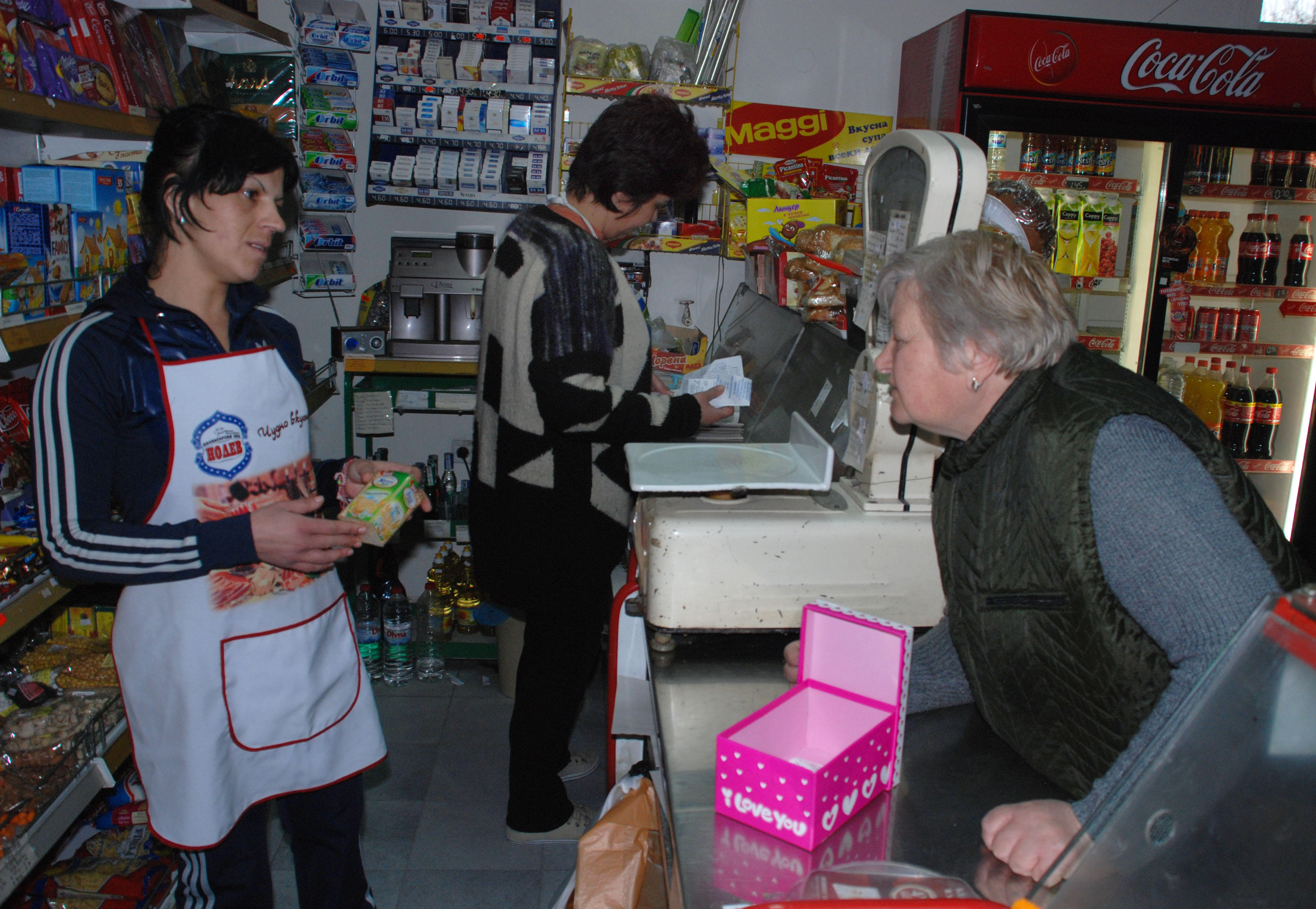 Розова кутия на сърца събира „висящите“ бончета в Хасково