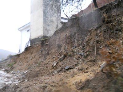 Квартал в Неделино чака спешно изграждане на подпорна стена