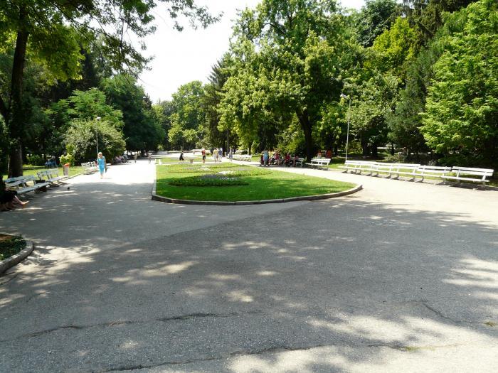 Орязаха платените паркоместа край парк "Марно поле" в Търново 9 Орязаха платените паркоместа край парк “Марно поле” в Търново