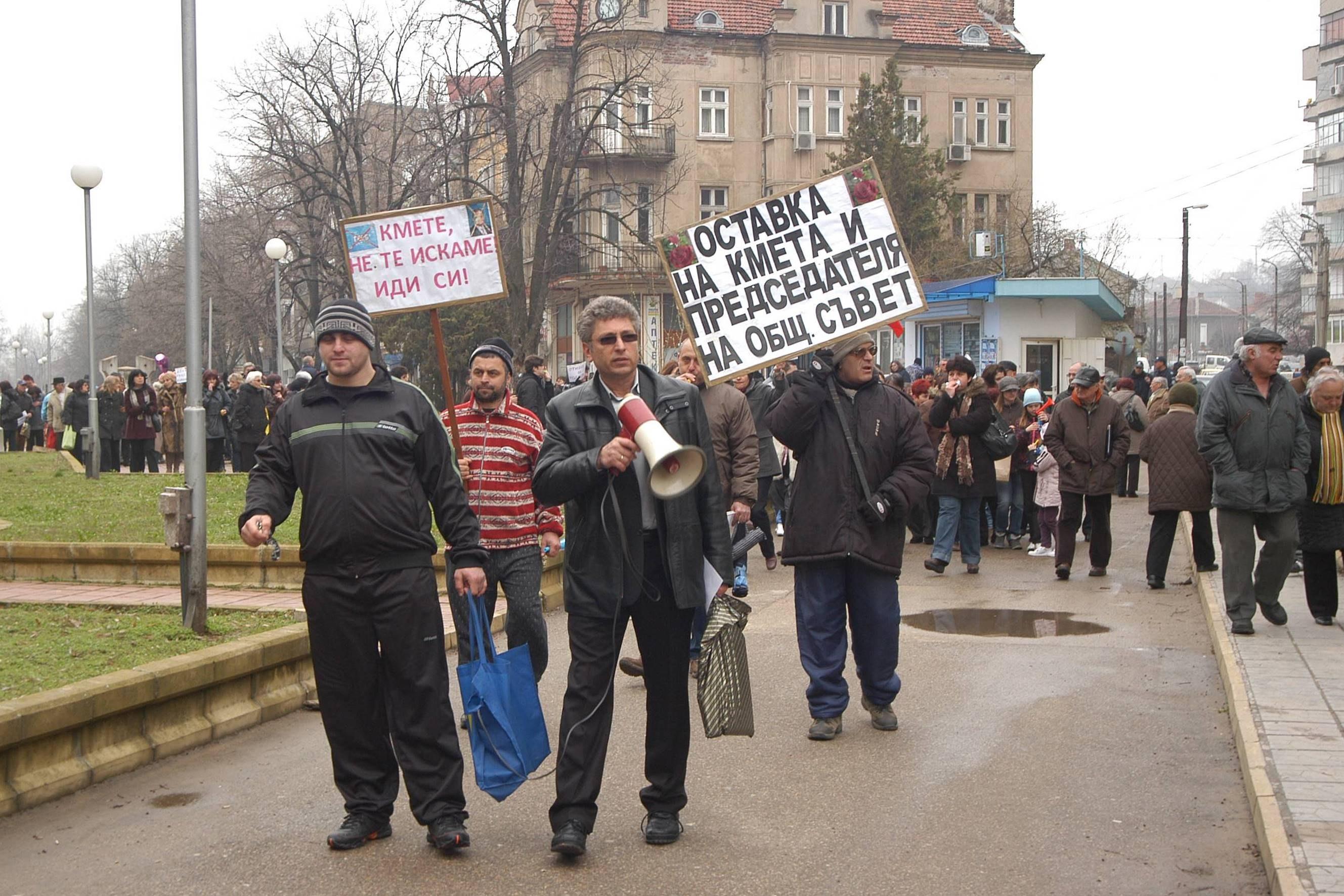 Лекарският протест в Лом тръгна по улиците