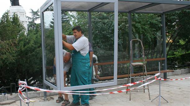 Започва поставянето на нови автобусни спирки в Пловдив