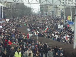 Икономическите искания на протестиращите обединяват обществото