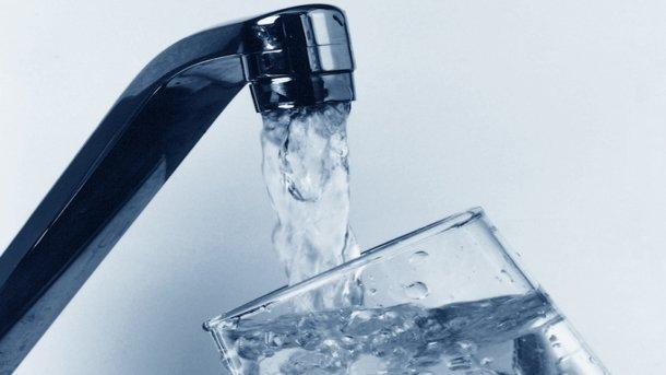 Водата ни е скъпа и замърсена, оплакват се шуменци