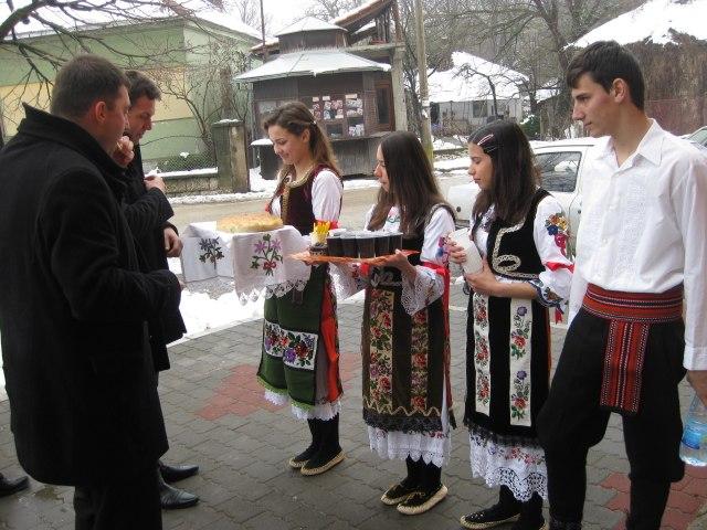 Съседи от Българско и Сръбско се веселиха заедно 9 Съседи от Българско и Сръбско се веселиха заедно