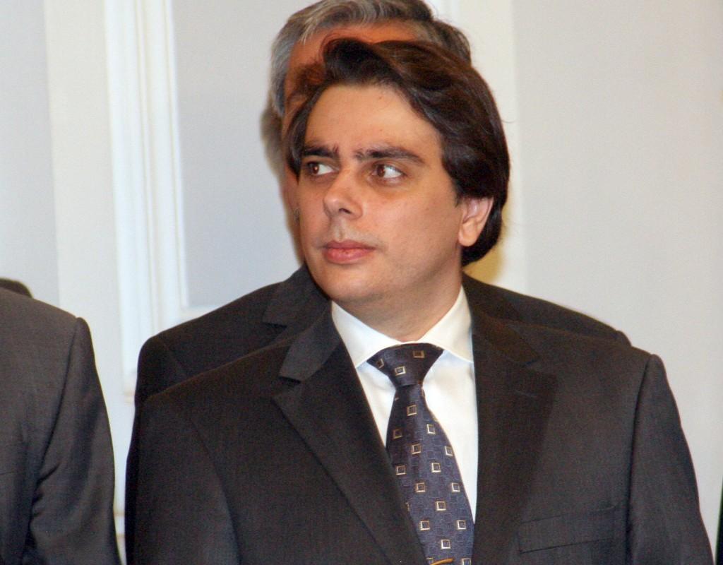 А. Василев: Токът може и да не поскъпва от 1 юли