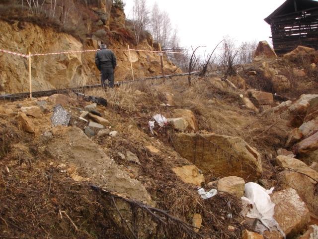Свлачище руши пътя към три села в община Сатовча 10 Свлачище руши пътя към три села в община Сатовча