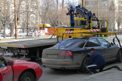 По-високи глоби за неправилно паркиране? Да, но направете и паркинги