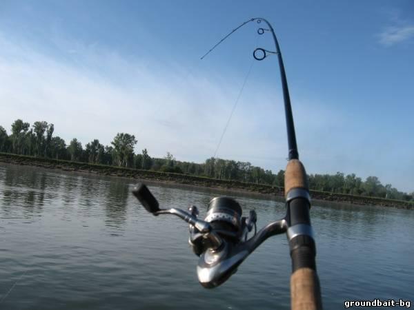 Деца с увреждания в състезание по риболов в Пазарджик