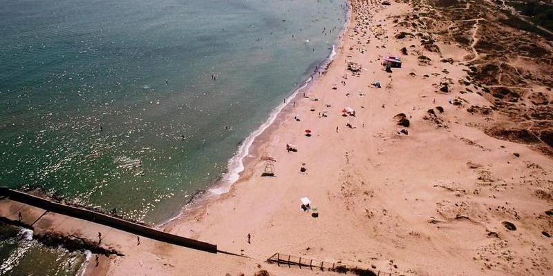 БАН помага на Приморско да спаси северния плаж