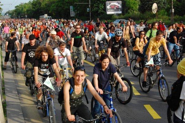 Оранжев велотур прекосява София
