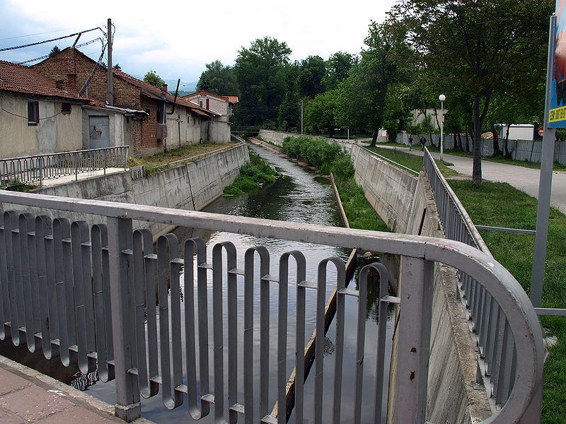 Панагюрище укрепи коритото на река Луда Яна