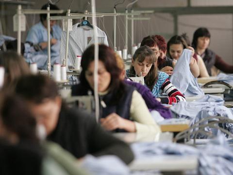 Шивачките от Сърница още чакат парите си
