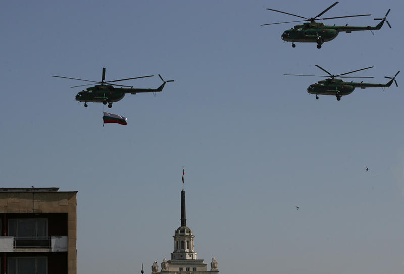 Над 500 военни участват в парада за 6 май