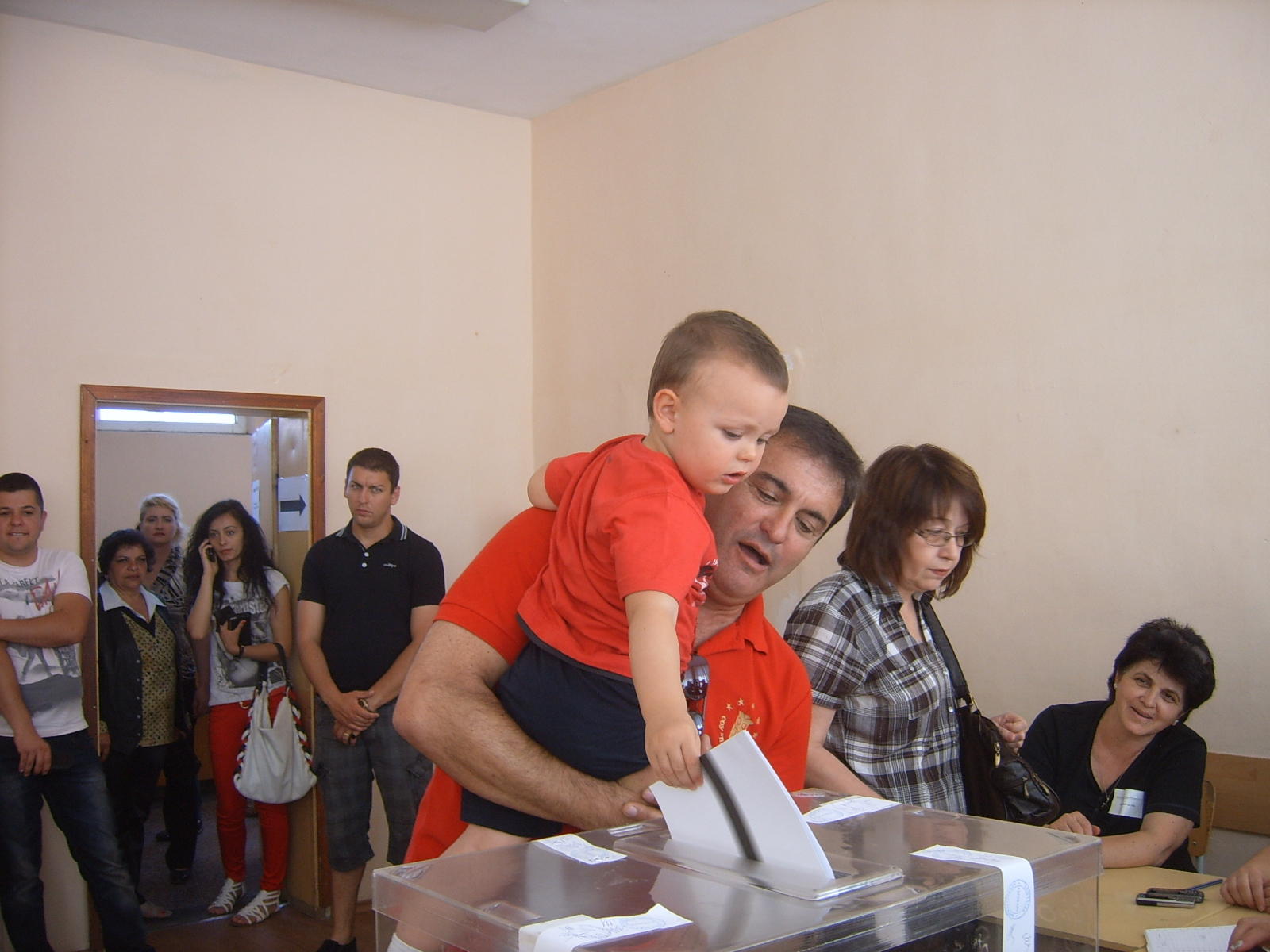 Багдасаров: Хората гласуват, за да тръгне напред България