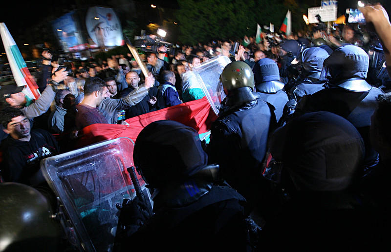 Варненец в ареста след протестите в столицата снощи