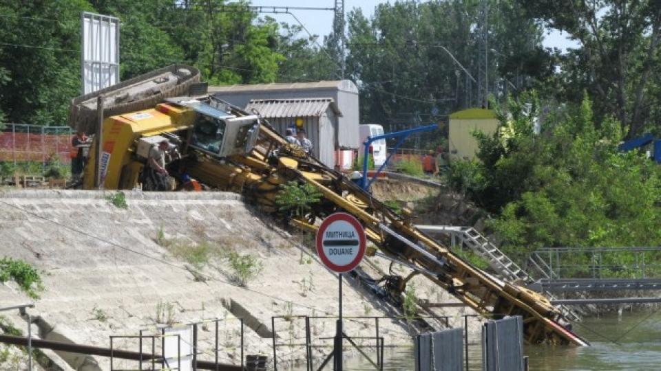 Кран потопи катер на “Морска администрация” в Русе