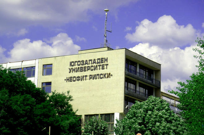 Студенти се подписват "против" преподавател от университет в Благоевград 1 52a189ae8d91f