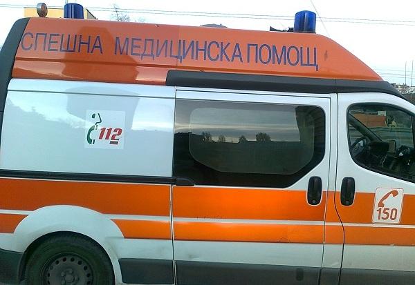 Автобус с абитуриенти и кола се блъснаха на входа на Боровец