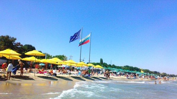 Пръскат повторно срещу паразити Северния плаж в Бургас