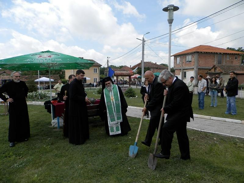Направиха първа копка на параклиса в Къшин