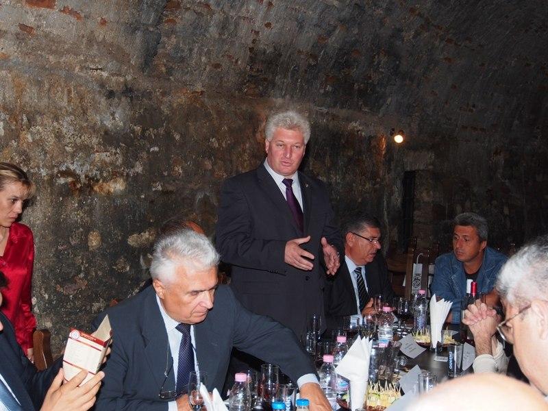 Румънски депутати пробваха видински вина
